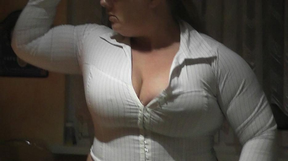 Anna Konda the Naturalborndom Shirt Rip Big Tits and Huge Bicep Female Musc...